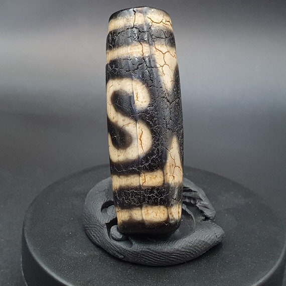 Himalayan indo tibetan beautiful agate unique pattern dzi amulet bead bd1011