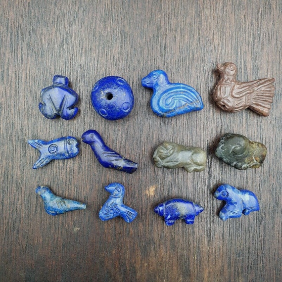 Lot of 12 pcs carving lapis lazuli, jade, jasper antique small animals beads