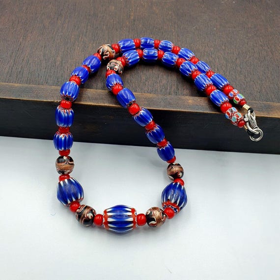 Vintage venetian white heart with blue glass chevron beads necklace. nc-9-2