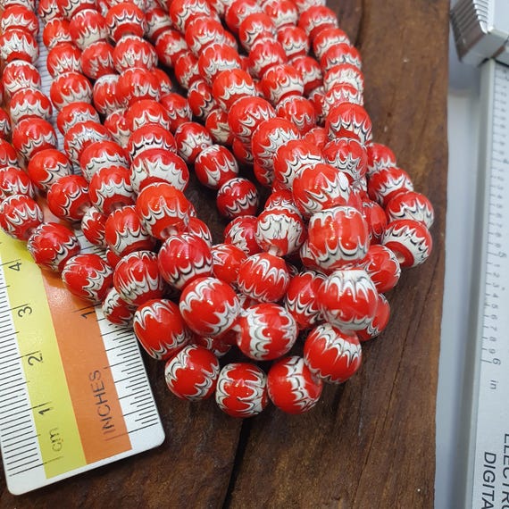 Red White Feathered African Style Round Glass Chevron Pattern Beads Strand