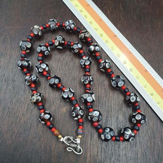 Vintage Whiteheart and Venetian style Thousand Eyes skunk glass beads necklace