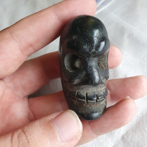 Antique green jade chinese song dynasty jade stone carved skull pendent