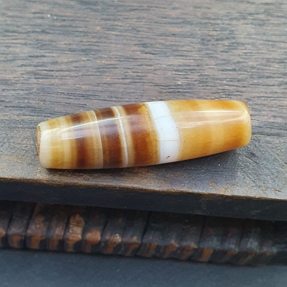 Antique old yemeni agate natural rare pattern banded agate bead  bd l1