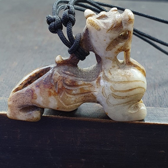 Antique tibetan himalayan carving stone jade animal beads pendant