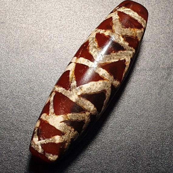 Rare pattern himalayan nepalese tibetan south east asian etched agate bead