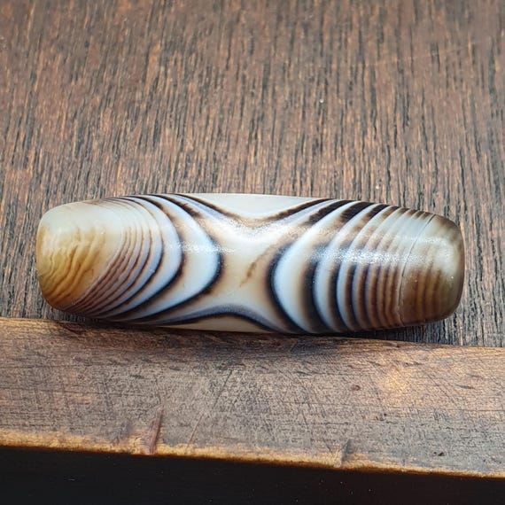 Vintage old himalayan indo tibetan eye agate bead Himalayan Indo Tibetan rare Patterns pure Natural Eyes Banded Agate Amulet,