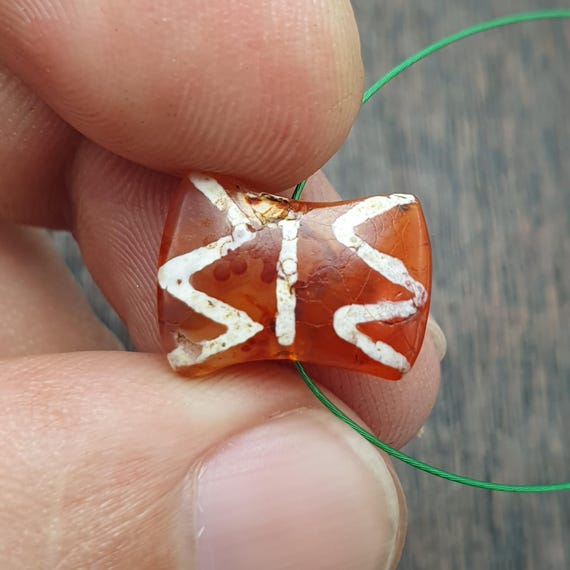 Ancient Himalayan Indus Civilisation central asian etched agate beads decorated bead