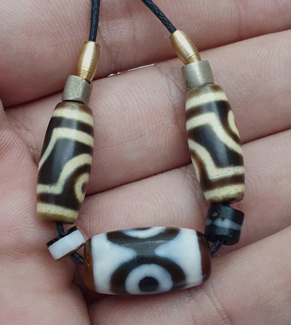 Himalayan indo tibetan 3 eyes 3 beads unique patterns dzi amulet beads necklace