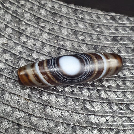 Vintage old himalayan indo tibetan eye agate bead Himalayan Indo Tibetan rare Patterns pure Natural Eyes Banded Agate Amulet,