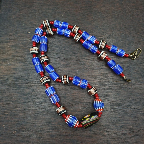 Vintage white heart venetian style blue chevron glass beads necklace n9-12Gift