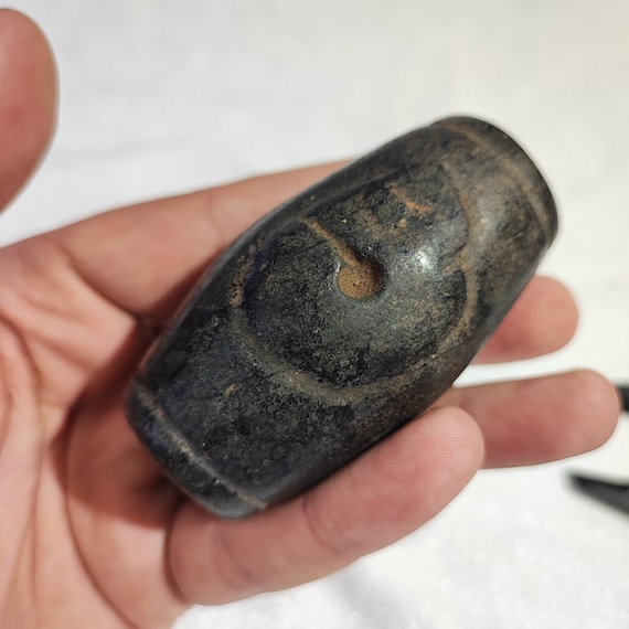 Antique black magnetic stone mysterious animal carving stone bead amulet mg-9-15