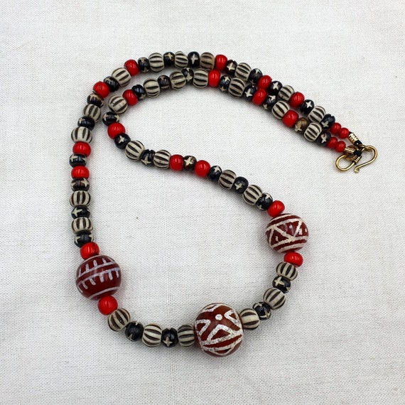 Beautiful lot antique himalayan indo tibetan etched agate beads lot necklace
