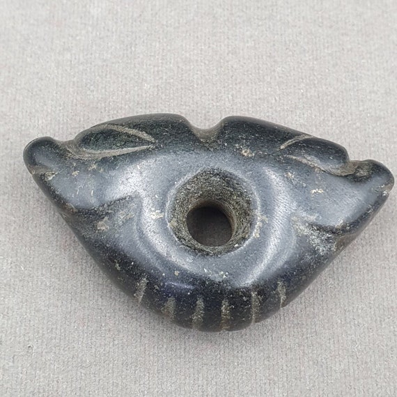 Antique black magnetic stone mysterious animal carving jade amulet stone mg -5