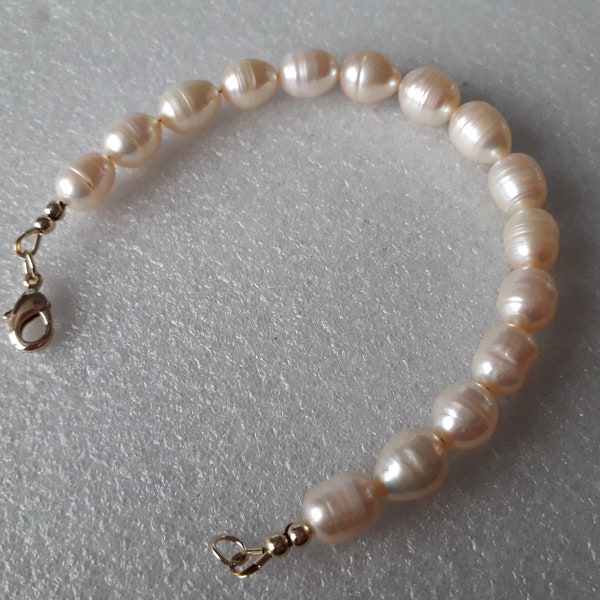 Pink / Peach Freshwater Pearl Bracelet, Gold filled, Bridal jewelry, Wedding jewellery, Elegant pearl bracelet, Gift for her, Handmade.