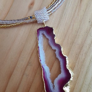 Long beaded multistrand necklace, fuchsia color agate geode pendant necklace, Gold pendant, Multicolor gem necklace, Gift for her, Handmade