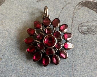 Georgian Pendant foiled hand-cut almandine flat-cut Garnet silver Antique button crafter in silver floral historic jewellery rare
