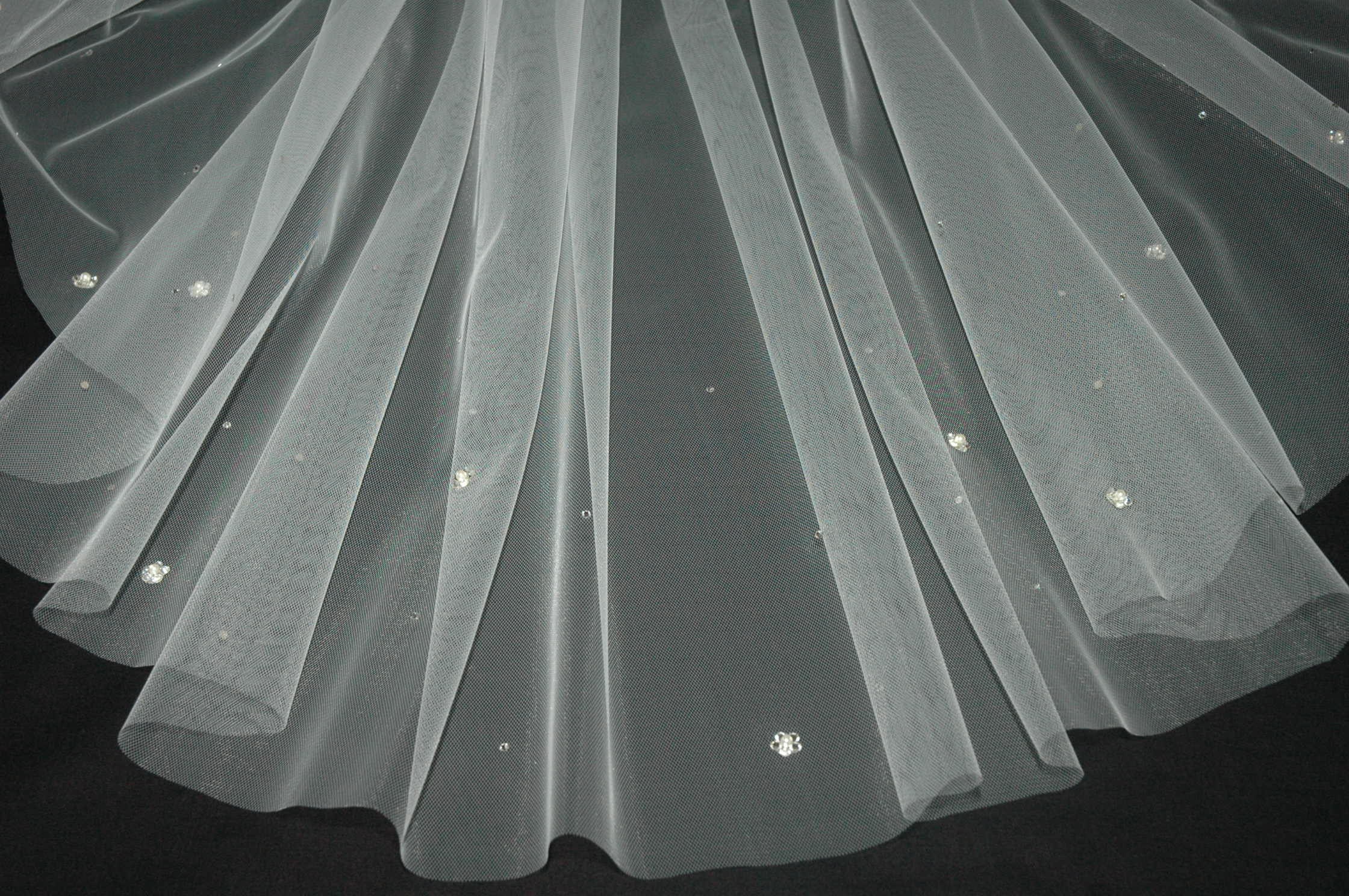 2 Tier Crystal Flowers LB Veils 36.s UK