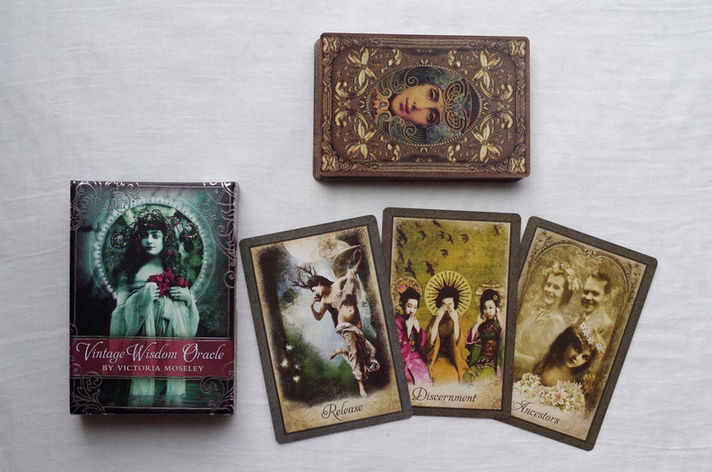 Vintage Wisdom Oracle - Intuitive Card Reading Vintage Wisdom Oracle - Intuitive Card Reading