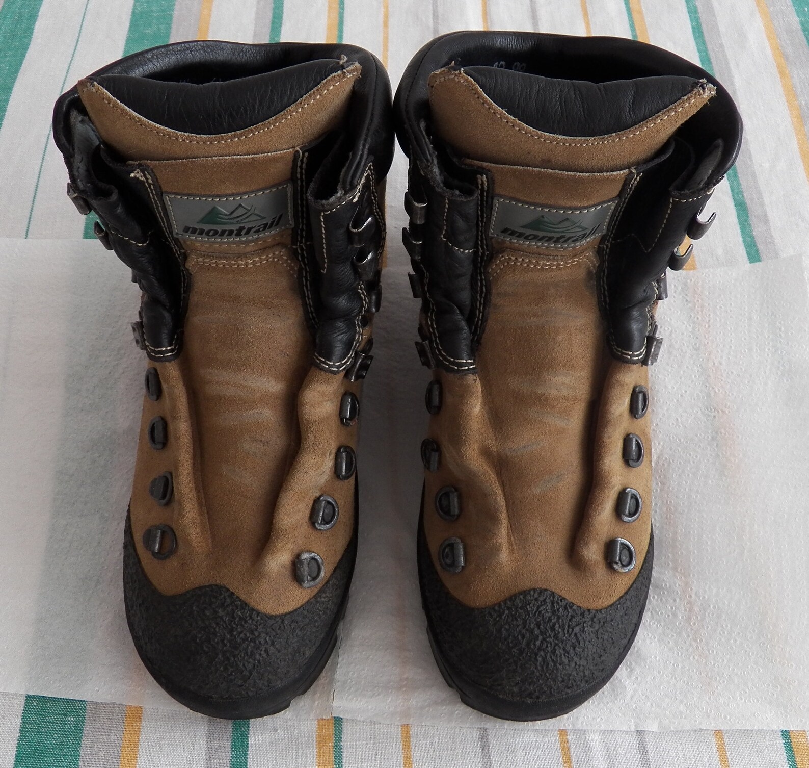 walking boots tan