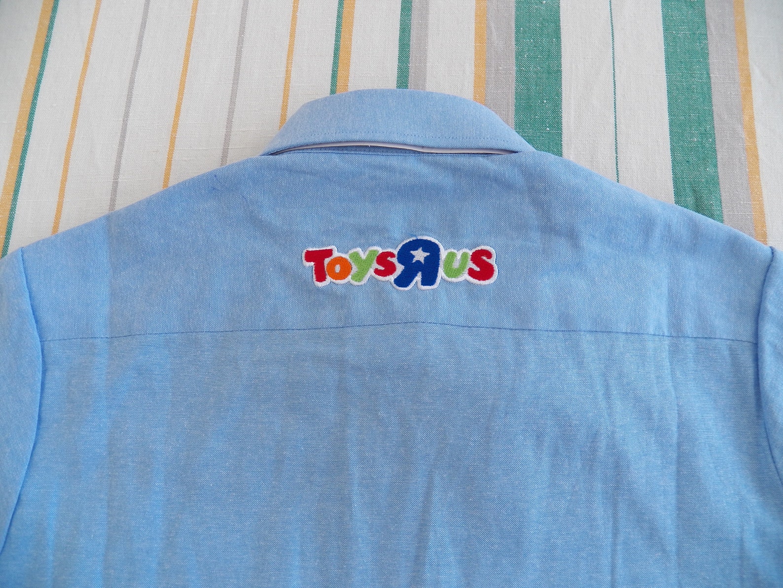 Vintage Toys r Us WOMENS Uniform Employee SHIRT Blue Oxford Cotton Size