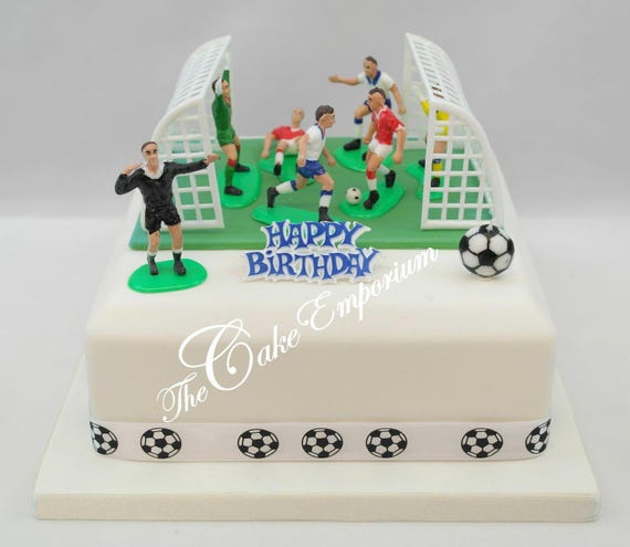 2 cages de foot + 6 joueurs + 1 arbitre pour décorer un gâteau