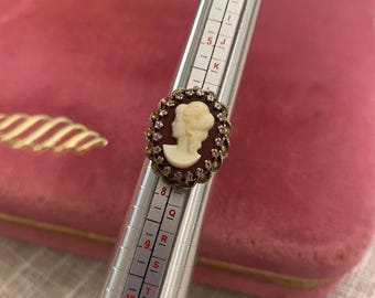 Cameo adjustable ring