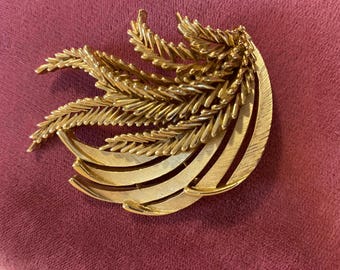 Vintage Trifari fanned leaf brooch