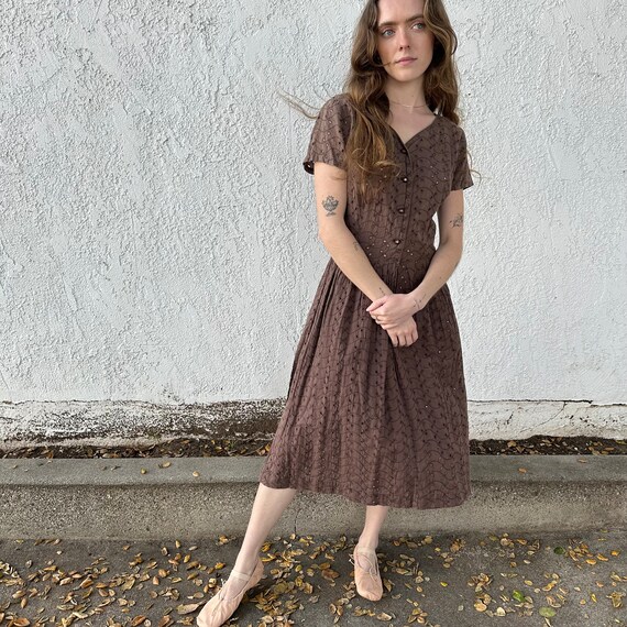 1950s Brown Eyelet Cotton Day Dress - image 1