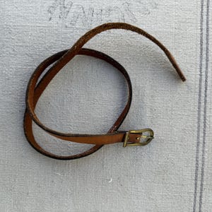1970s Brown Skinny Leather Belt 28-30