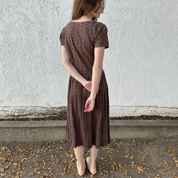 1950s Brown Eyelet Cotton Day Dress - image 5