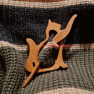Kitten Wooden Shawl Pin, Wood Brooch, Wood Scarf Pin, Women Gift, Baby girl gift,Eco friendly Accessory, Jewlery, love, geart pin, brooch