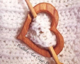 Alfiler de chal de madera del corazón, broche de madera, alfiler de bufanda de madera, regalo de mujer, regalo de niña, accesorio ecológico, joyería, amor, alfiler de engranaje, broche