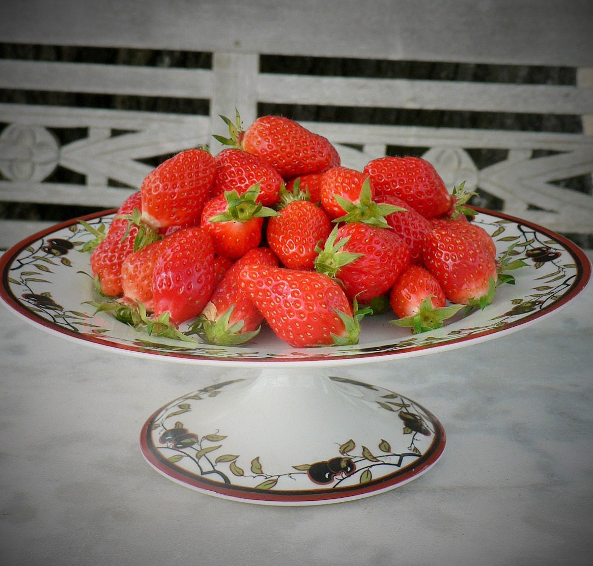 stand de Gâteau Vintage. Plateau Assiette à Gâteaux. Fruits. Plaque Limoges Limoges. Français. Vinta