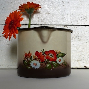 Vintage Enamelware Milk Jug.  Enamelware Creamer. Vintage Enamelware Pitcher. Enamelware Storage Jug. Storage Container.  FRENCH. VINTAGE.