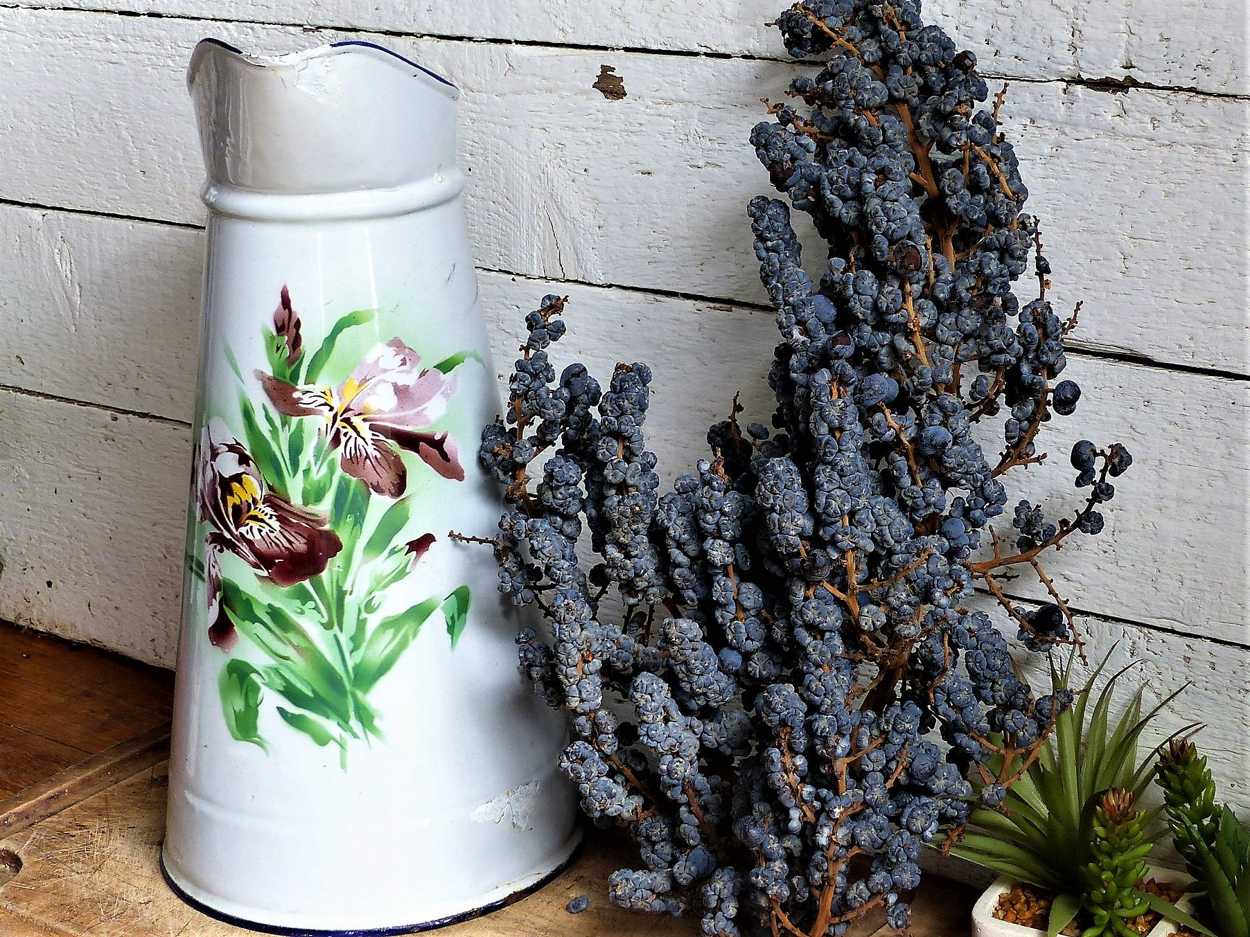 Vintage Enamelware Water Pitcher, Jug, Vintage Granite Ware Large Floral Design Français Vases,