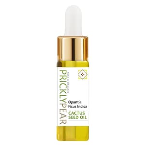 Puede incluir: Una pequeña botella de vidrio con una tapa dorada y un gotero blanco. La botella está llena de un líquido amarillo y tiene una etiqueta blanca con el texto "Prickly Pear Pure & Organic Opuntia Ficus Indica Cactus Seed Oil".
