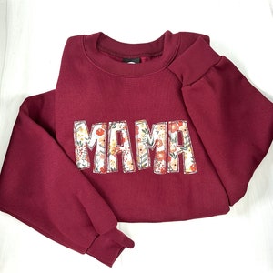 Personalized Floral Mama Sweatshirt, Crewneck Sweatshirt, Embroidered Custom Sweatshirt, Mother&#39;s Day Gift, Mom Sweatshirt, Mama Sweater
