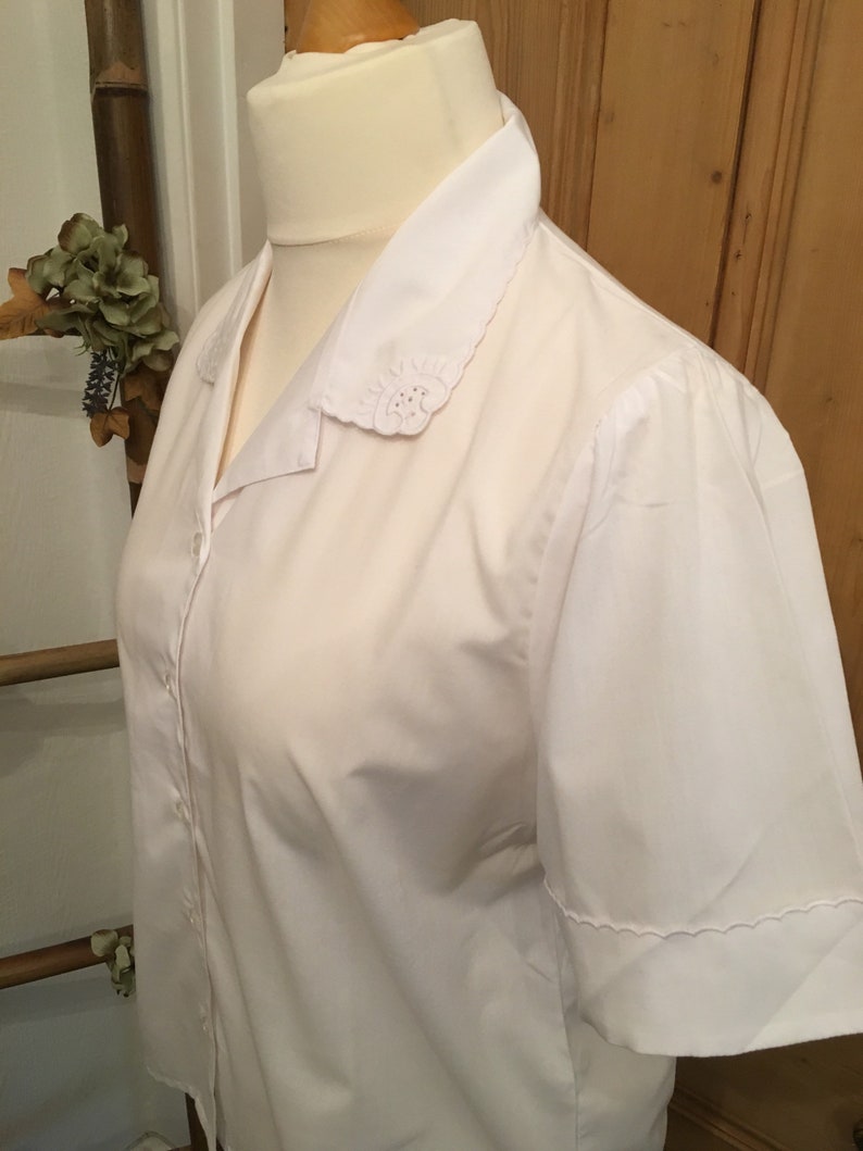 Gorgeous Vintage White Blouse UK Size 16
