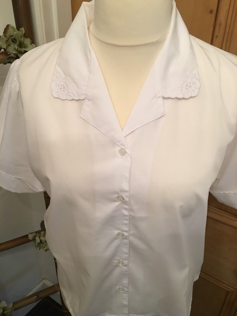 Gorgeous Vintage White Blouse UK Size 16