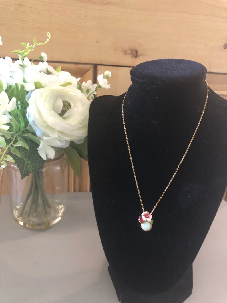 Vintage Enamel Flower Pendant /& Gold Tone Adjustable Chain