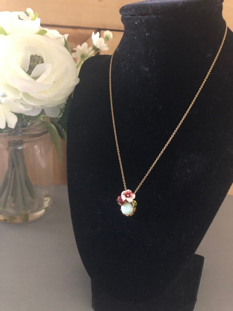 Vintage Enamel Flower Pendant /& Gold Tone Adjustable Chain
