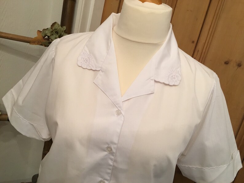 Gorgeous Vintage White Blouse UK Size 16