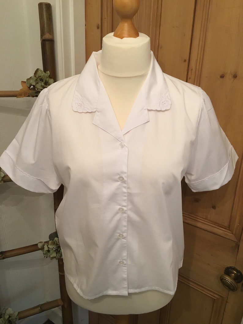 Gorgeous Vintage White Blouse UK Size 16