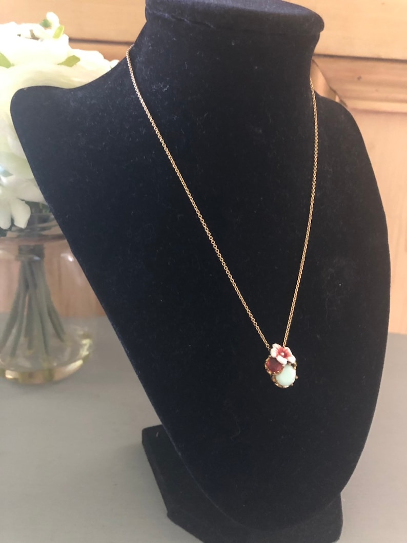 Vintage Enamel Flower Pendant /& Gold Tone Adjustable Chain