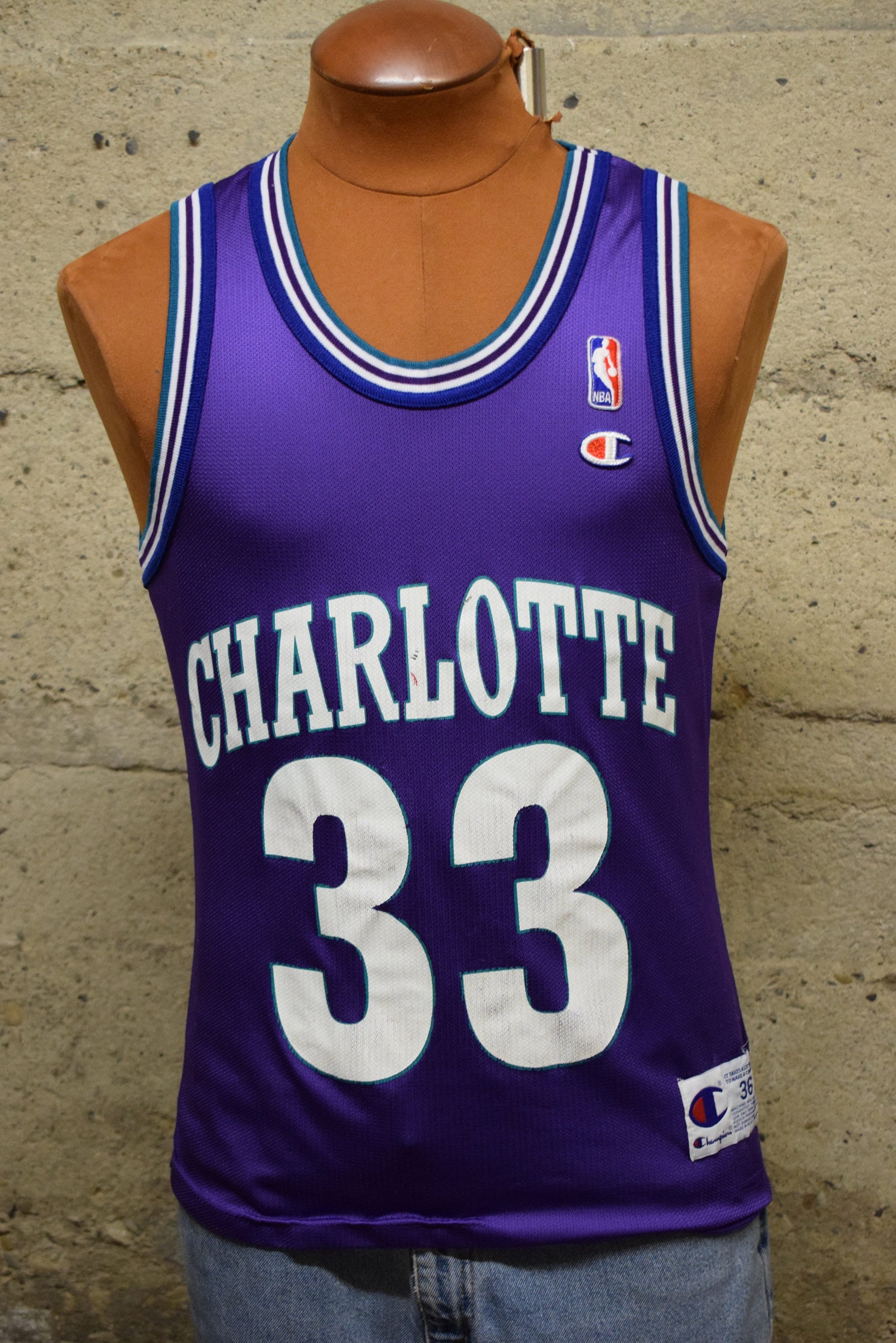 Mitchell & Ness Alonzo Mourning Purple Charlotte Hornets Hardwood Classics  Retro Name & Number T-shi