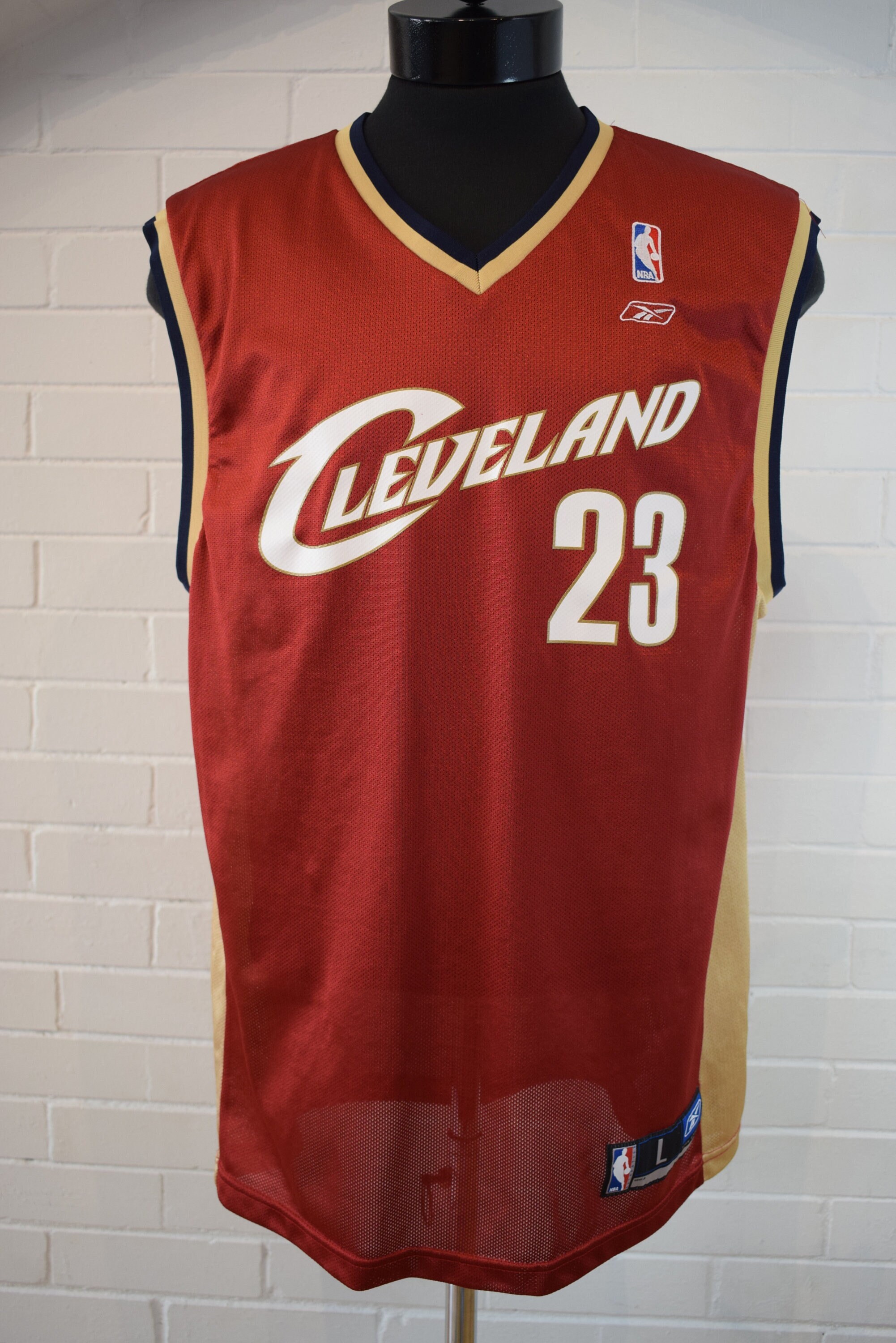 Cleveland Cavaliers Jersey Men Large Lebron James Adidas NBA Black Yellow  Shirt