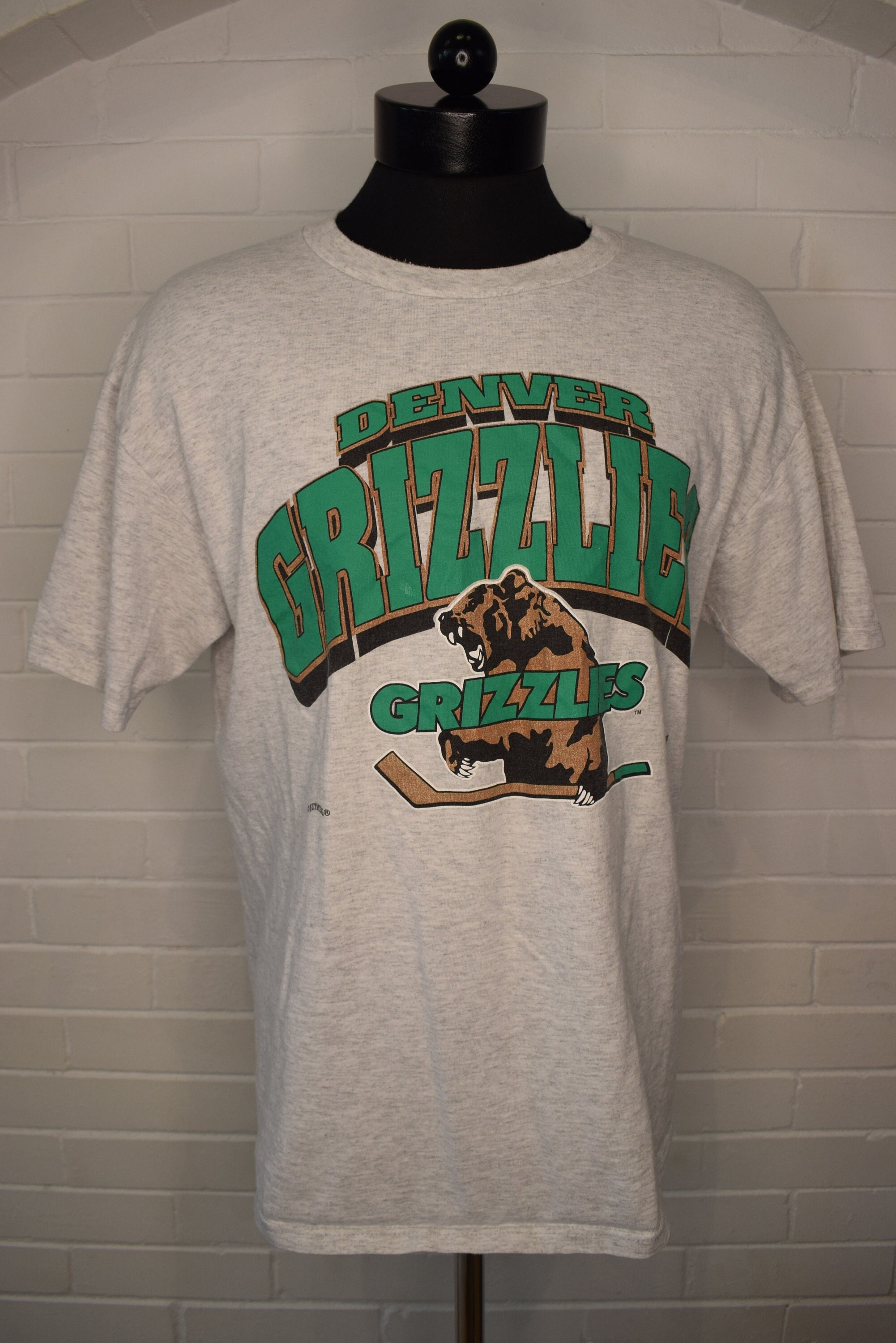Vintage 90s Starter “Beware Of The Bear” Vancouver Grizzlies Graphic  T-Shirt XL