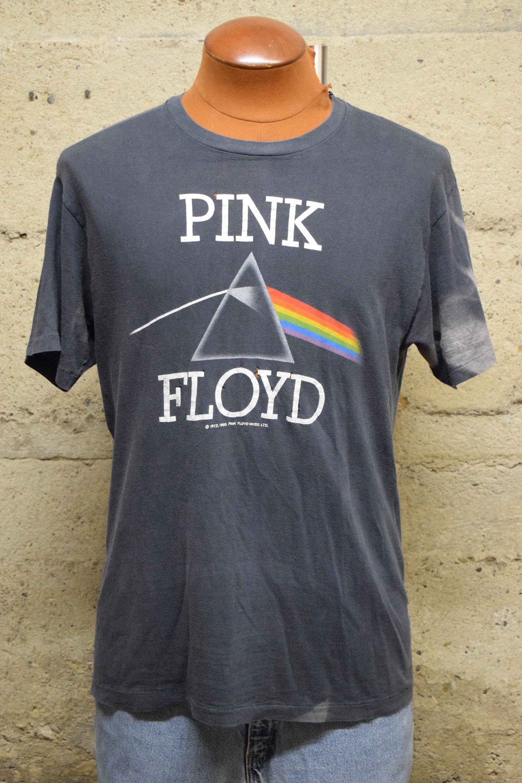 ミュージシャン 1982 Pink Floyd DSM T shirt Vintage 1982 Pink Floyd Dark Side of the Moon T-shirt (large) - Etsy