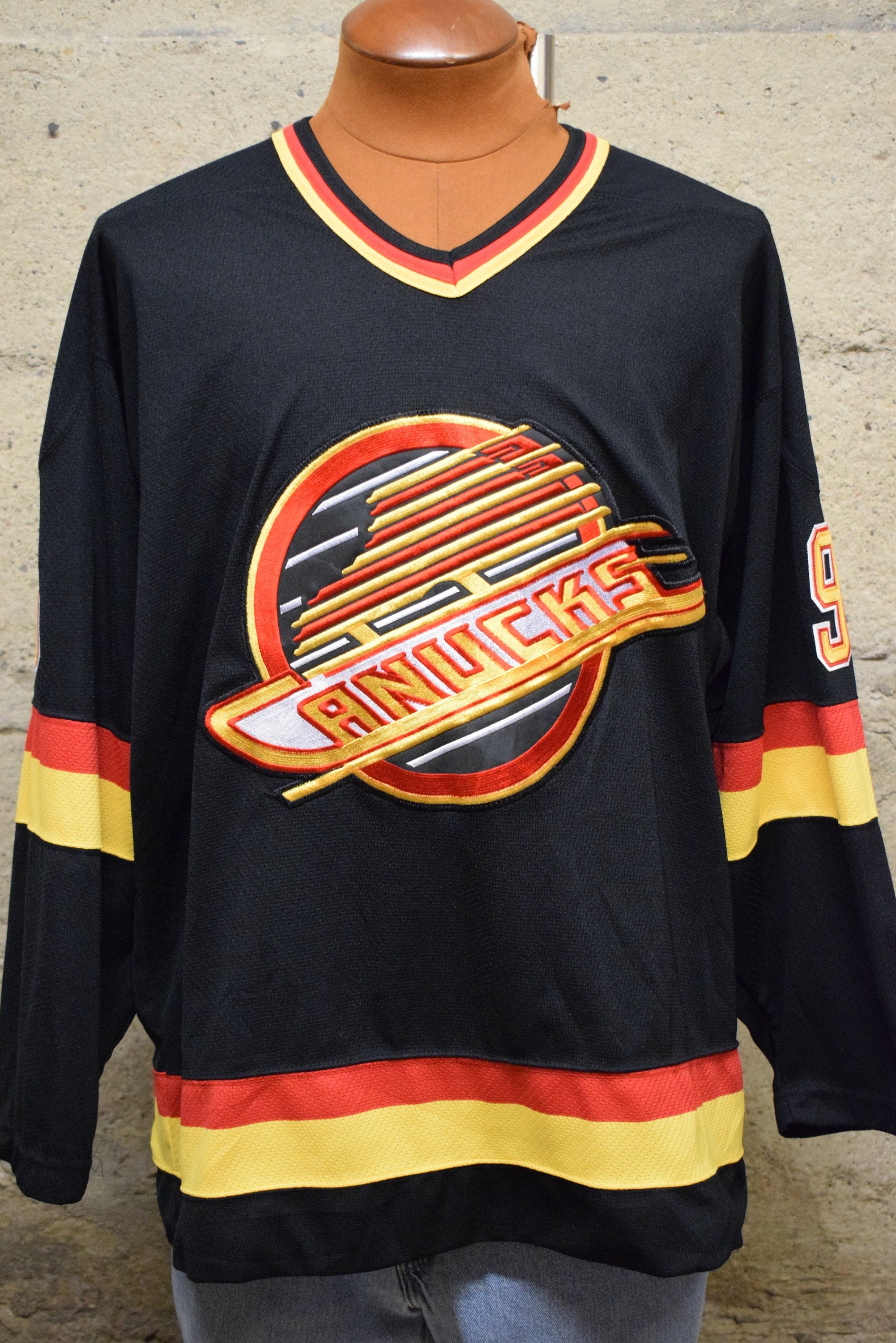 Vintage 90s Starter Vancouver Canucks Flying Skate #10 BURE Jersey Black  26x30