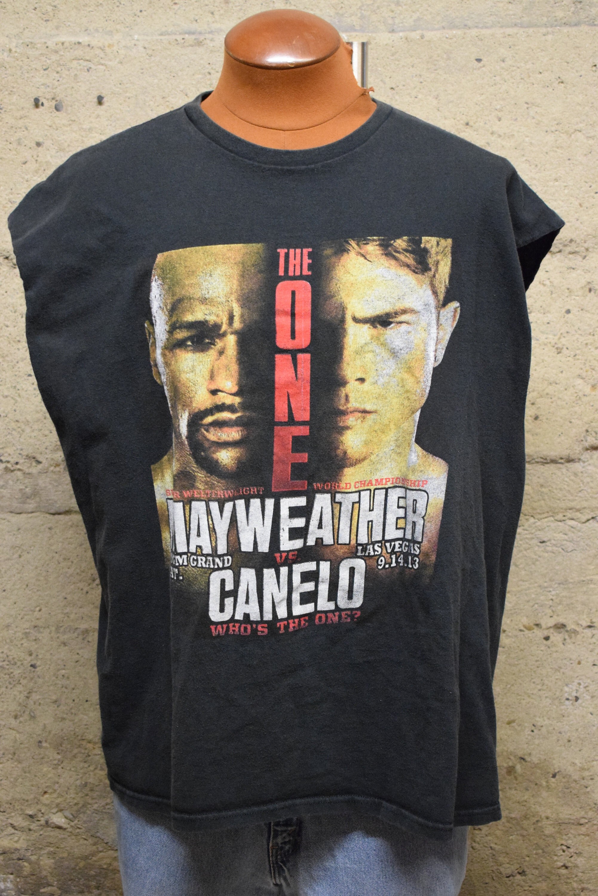 Mayweather Vs Canelo Who's the One? Cut Sleeveless T-shirt XL